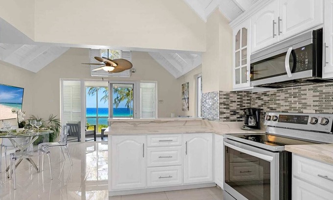 St.Bran's Burg Apartment | Hospitality Expert F36: Beach front, Pool & Chef