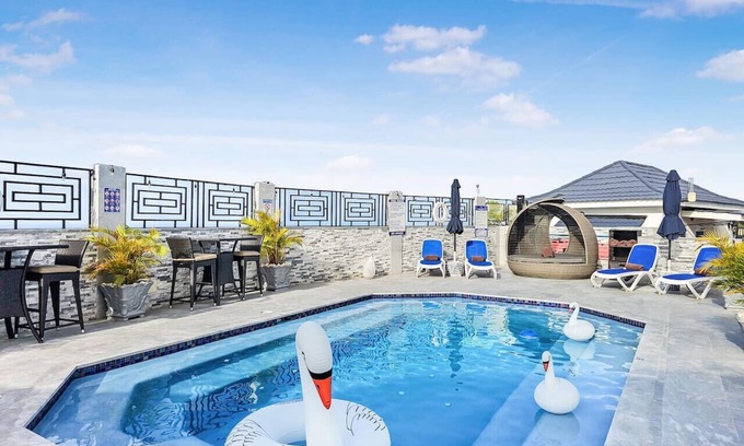 St.Bran's Burg Apartment | Hospitality Expert BTS 8: Pool, Beach & Bar