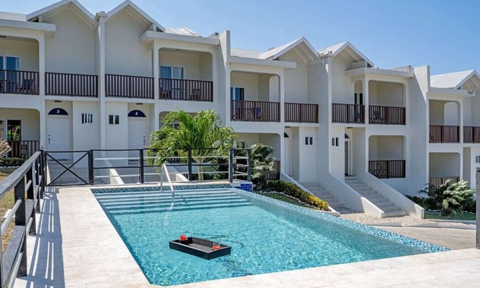 Montego Bay Apartment | Hospitality Expert NCB All: Pool, Beach & Chef