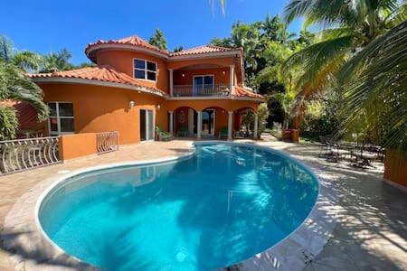IronShore Estates Villa | Hospitality Expert Stonehenge - 5BR Mansion