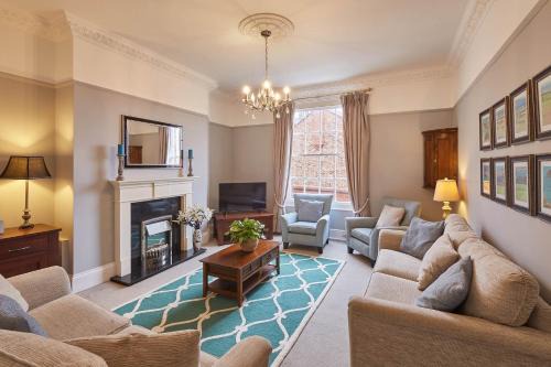 West Cliff House | Host & Stay - Austen House