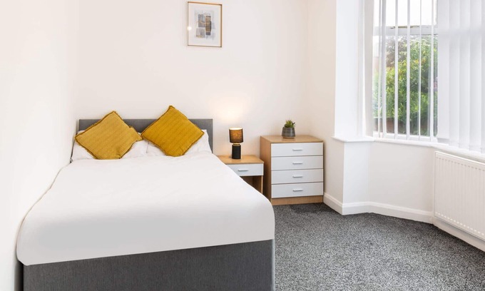 Chadderton House | Host & Stay | Broadway