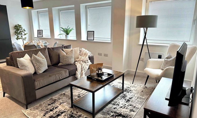 Waterloo Apartment | Host & Stay | Copper Box