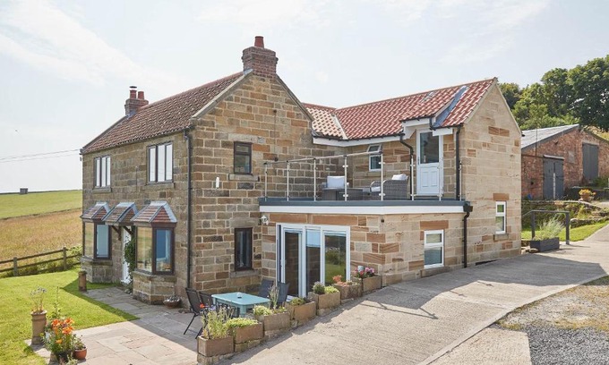 Ravenscar House | Host & Stay - Fairview House