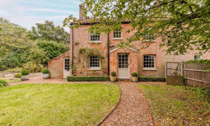 Fakenham Cottage | Host & Stay | Haclins Cottage