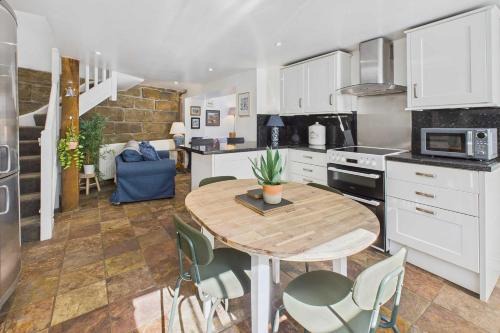 Staithes House | Host & Stay - Luna Cottage