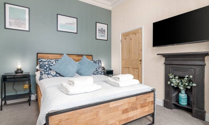 Whitby House | Host & Stay | Railman's Rest