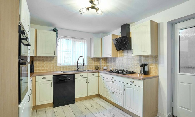 Launceston House | Host Stay Snowdrop Crescent I