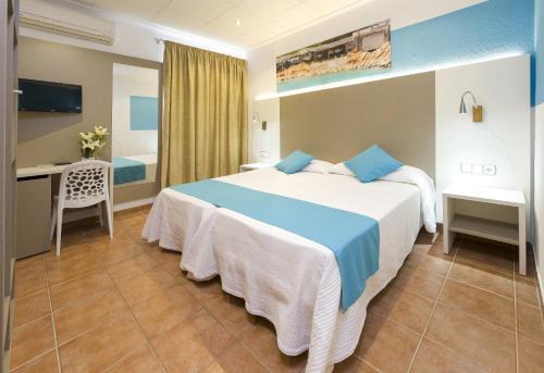 Sant Antoni de Portmany Hotel | Hostal Adelino