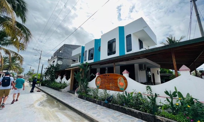Puerto Villamil House | Hostal Brisas Del Mar