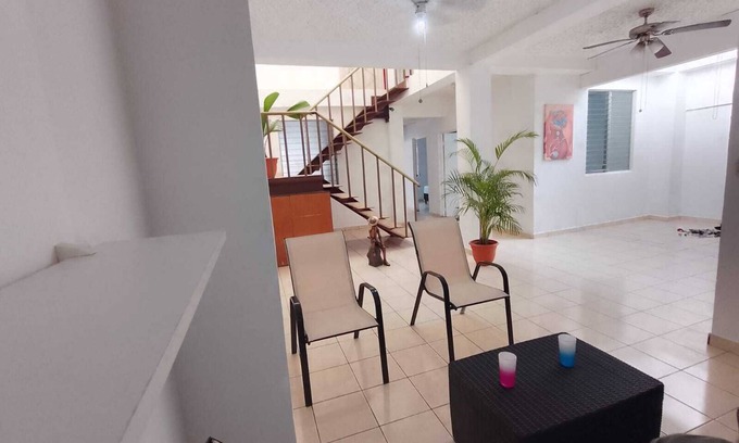 San Salvador Hostel | HOSTAL LOS HEROES