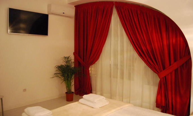 Huertas House | Hostal PETITE MAMAN