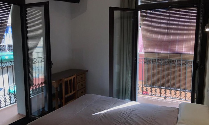 El Raval House | Hostal Radio Barcelona