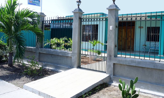 Cienfuegos Bed & Breakfast | Hostal Sol Palmera
