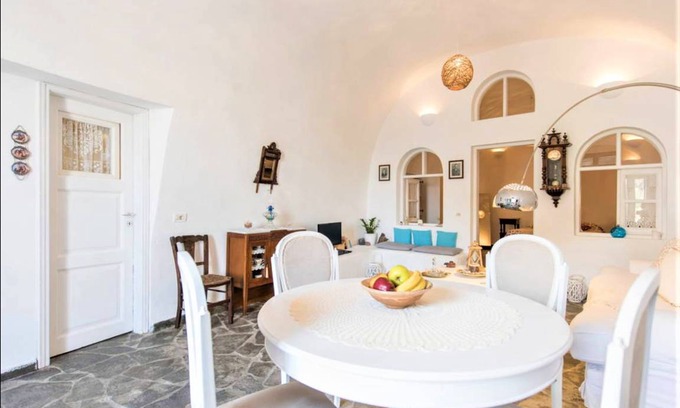 Santorini Hostel | Hostel ∙ 8 guests