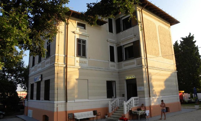 Basanija Hostel | Hostel Emi San Valentino