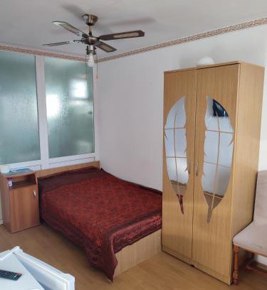 Constanta House | Hostel EMY Camere cu baie proprie aproape de plaja 3 Papuci