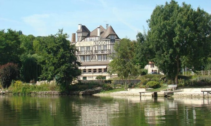 Saint-Pierre-du-Vauvray Hotel | Hostellerie Saint Pierre