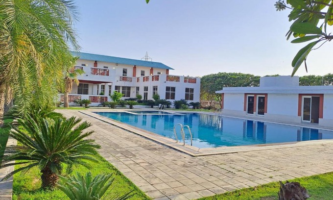 Faridabad House | Hostie Jacranda-3BHK Farm House 40Mins from Gurgaon-Delhi