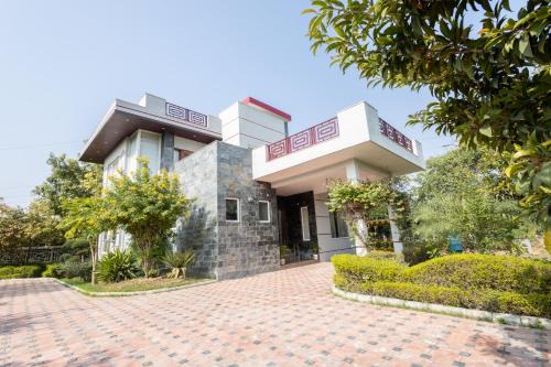 Faridabad Villa | Hostie Vedika - 3BHK Farm House 40Mins from Gurgaon-Delhi