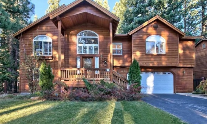 South Lake Tahoe House | Hot Days, Cool Nights – 4BR Pet-Friendly Home in South Lake Tahoe