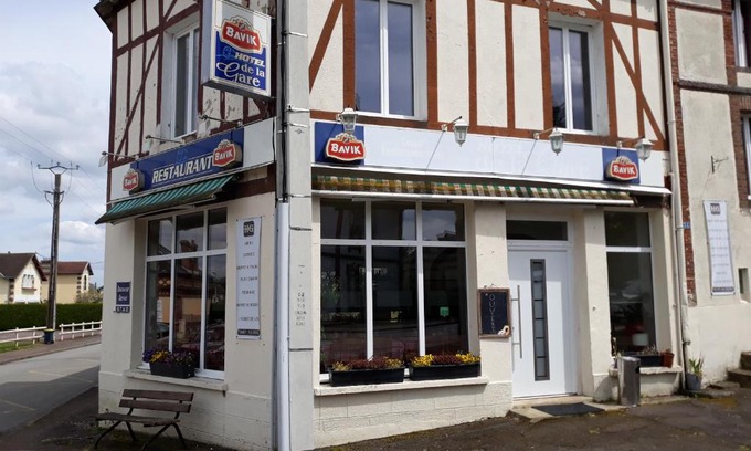 Sainte-Gauburge-Sainte-Colombe Hotel | Hotel De La Gare