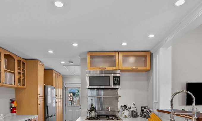 Napa House | Hot Tub | 2 Bed | 2 Bath | Downtown Napa Escape