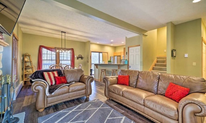 Tannersville House | HOT TUB | 4 Min Dr to Camelbeach