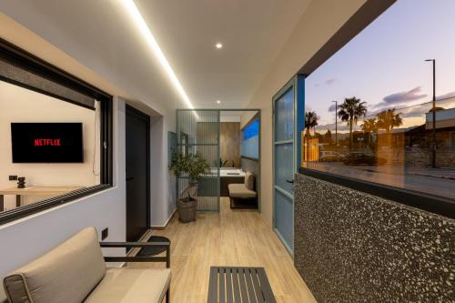 Lambi Apartment | Hot Tub - 5 min to Beaches - Netflix - Full Kitchen