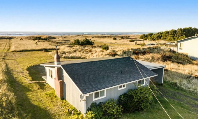 Ocean Park House | Hot Tub, Amazing Views, Ocean Front, Pets OK (Serenity)