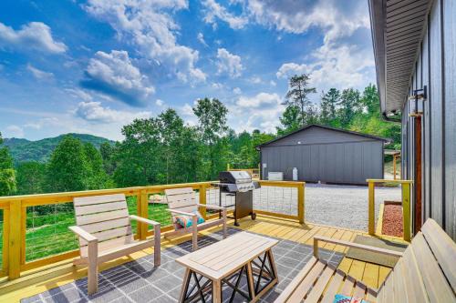 Unaka House | Hot Tub and Mtn Views Pet-Friendly Englewood Cabin