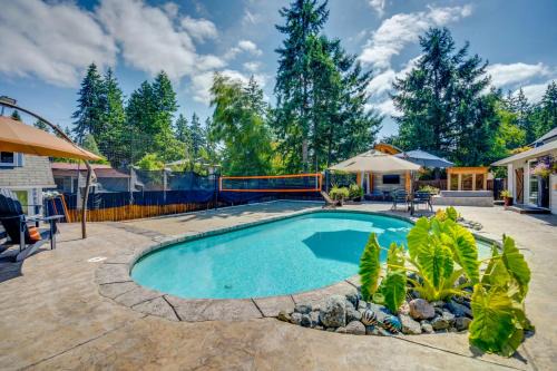 University Place House | Hot Tub and Sauna Home 8 Mi to Downtown Tacoma!