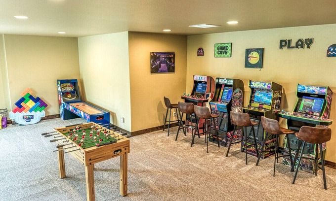 Spearfish House | Hot Tub | Arcades | Bunk Room | Peaceful Retreat!