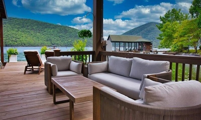 Huddleston House | Hot Tub! Beautiful Mountain Views! Wifi! Come Visit "Off the Bow"!