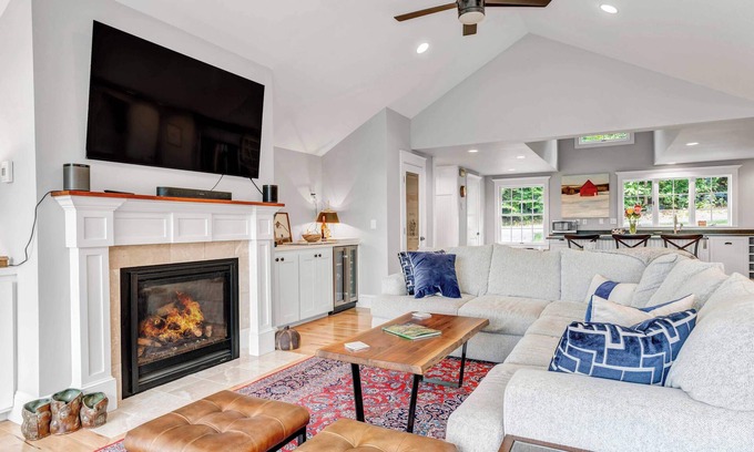 Quechee House | Hot Tub, Close to Club, Tesla Charging | Nix Domus