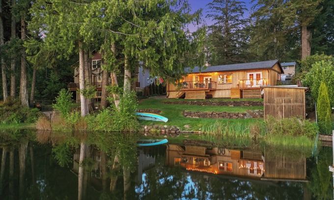 Belfair Cabin | Hot tub, firepit, kayak - all seasons lakefront comfort and fun near Hood Canal