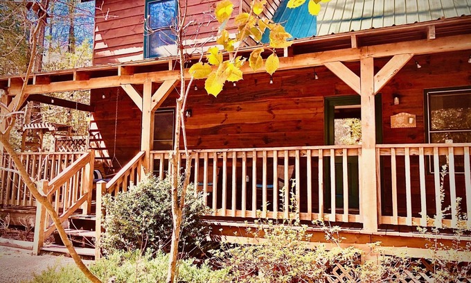 Dahlonega Cabin | Hot Tub/Game Room/Fireplace and pit, very private, a little taste of heaven!