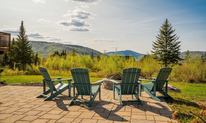 Sunday River Area Cabin | Hot Tub, GameRoom & Bar, Patio, FirePit, Mountain Views, Pets Ok, Sunday River
