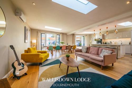 Poole House | Hot tub, games room & cinema in Bournemouth, excellent ratings on other sites
