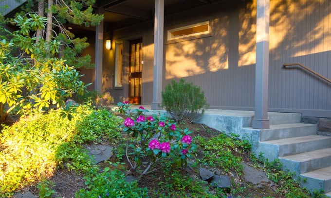 Broken Top House | Hot Tub, Golf Course Views, Large Deck, Quiet and Peaceful in Broken Top