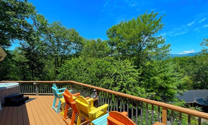 Asheville House | HOT Tub~Mtn Views~King Beds~EV Charger~Mins from Downtown and Biltmore