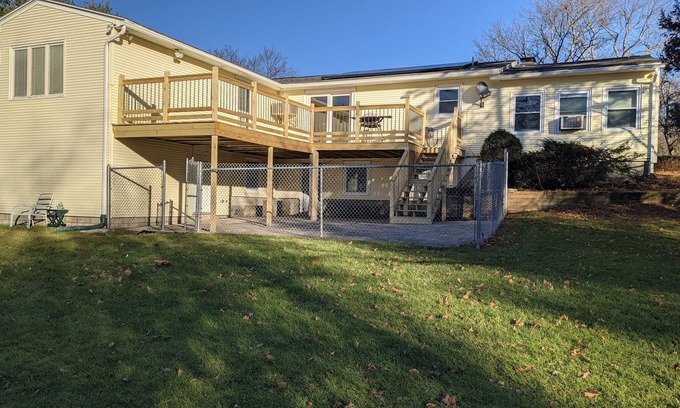 East Haven  Rutland County House | Hot tub new ranch close to Killington