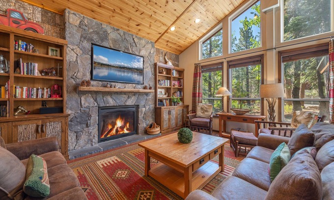 Truckee House | Hot Tub-Pool Table-On the Golf Course!-Cristallina Greens