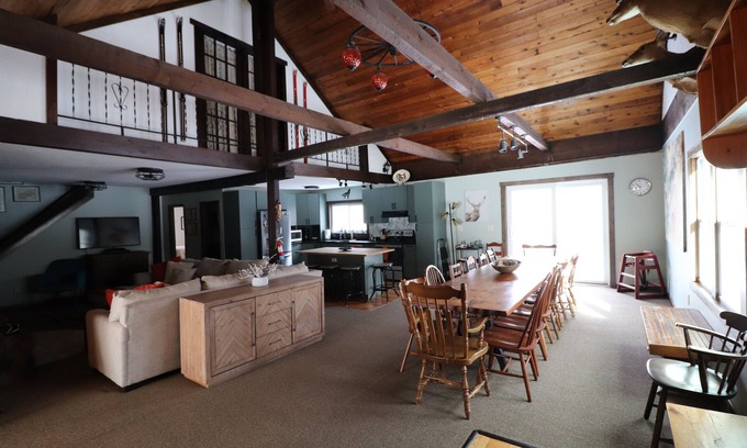 Mount Holly Cabin | Hot tub, pool table, wet bar, shuffleboard, whole house generator