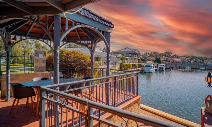 Halls Head Villa | Hot Tub Sanctuary with Canal-View