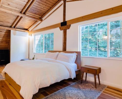 Ashford House | Hot Tub, Sauna, Cold Plunge - 1 mile from Rainier NP - Sleeps 8