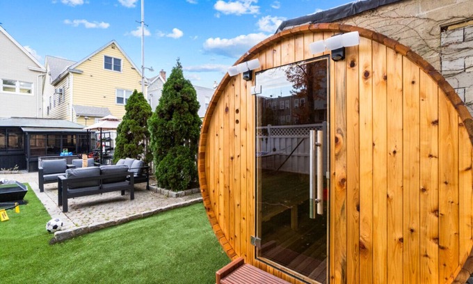 Constable Hook House | Hot Tub | Sauna | Gaming | Outdoor Grilling | NYC | EWR | Sleeps 30
