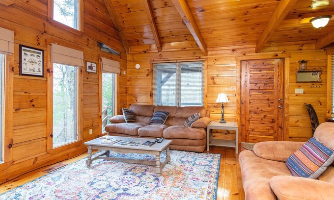 Campton Cabin | Hot Tub - Small Family Cabin - Hillside Loft - Red River Gorge, Kentucky!