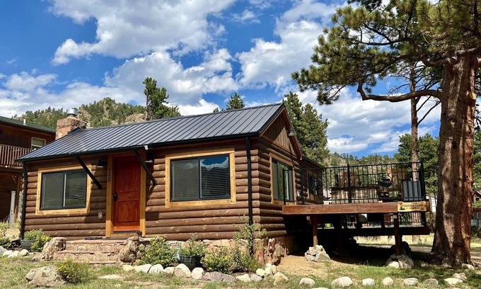 Estes Park Cabin | Hot Tub! Spectacular Views, Completely Remodeled, Great Location, 5 min to RMNP