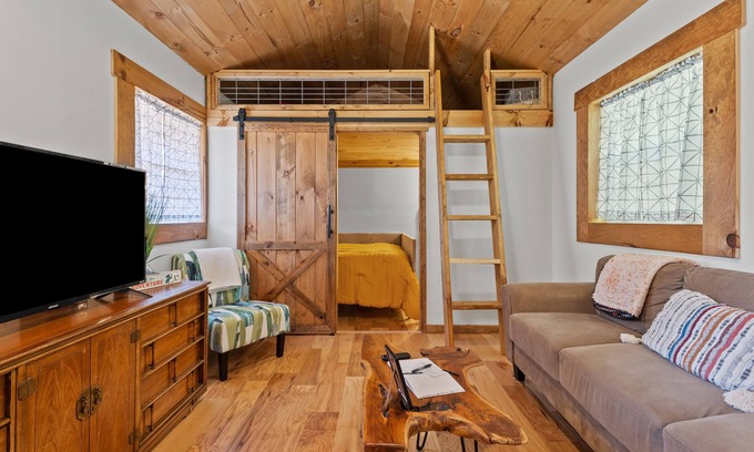 Campton Cabin | Hot Tub - Tiny Cabin - The Sit and Stay Cabin - Getaway in Red River Gorge, KY!